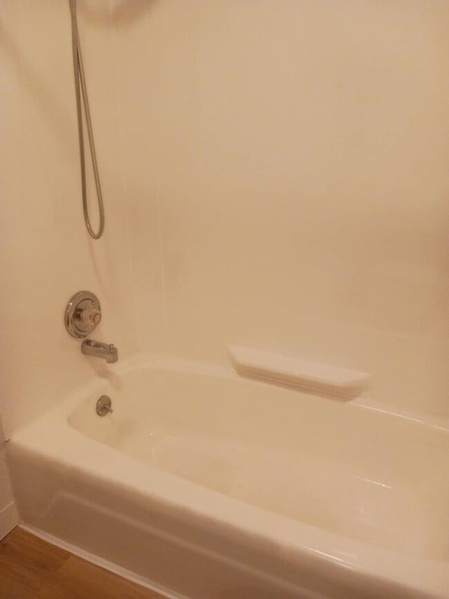 Bathroom Tub - 5 Adirondack Rd Unit C