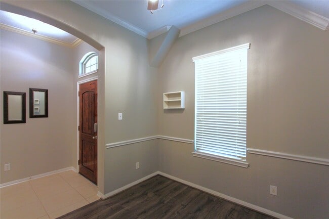 Photo - 5931 Wildbriar Ln