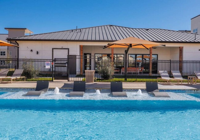 Building Photo - Walnut Springs