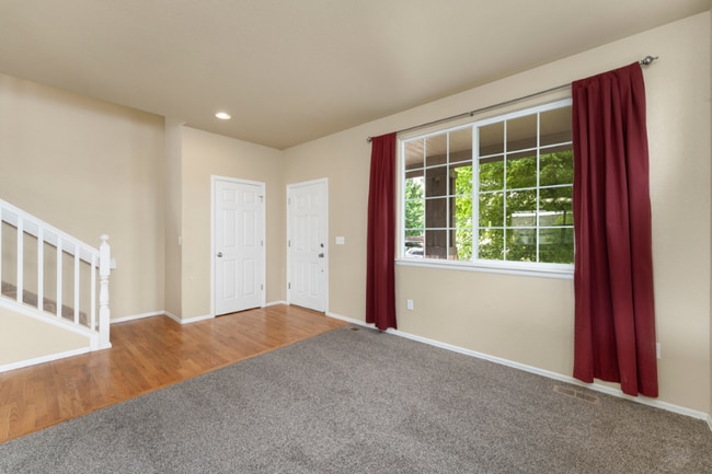 Photo - 7 Triangle Dr