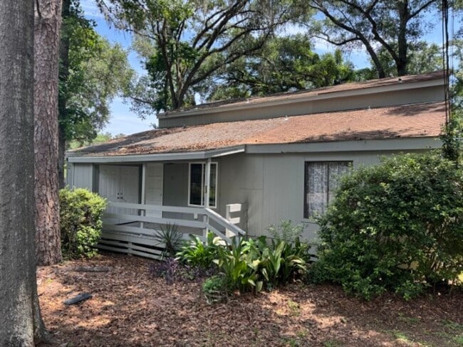 Unique Two Bed/Two Bath Town Home Available For Immediate Occupancy - Unique Two Bed/Two Bath Town Home Available For Immediate Occupancy