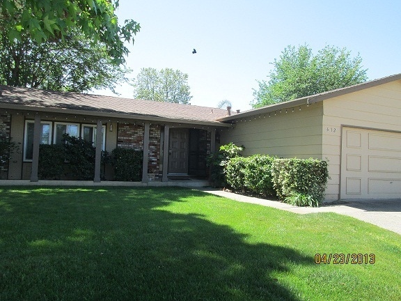 Building Photo - Beautiful Home Awaits Tenants