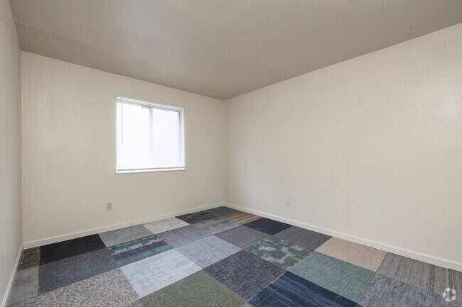 2BR, 1BA - 825SF - Primary Bedroom