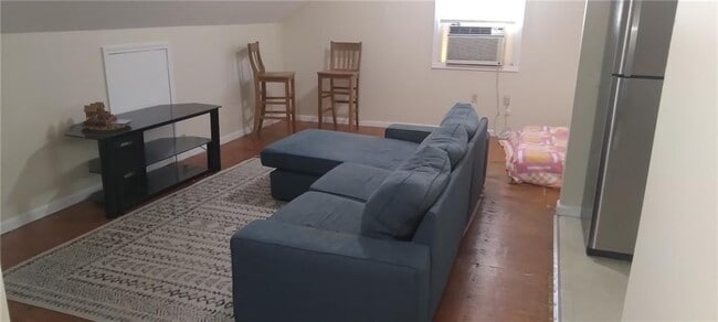 Photo - 3043 Wells St