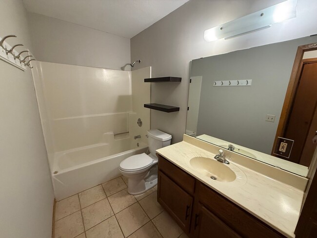 Photo - Cozy 1 Bedroom, 1 Bathroom Walking Distanc... Unit A221-20