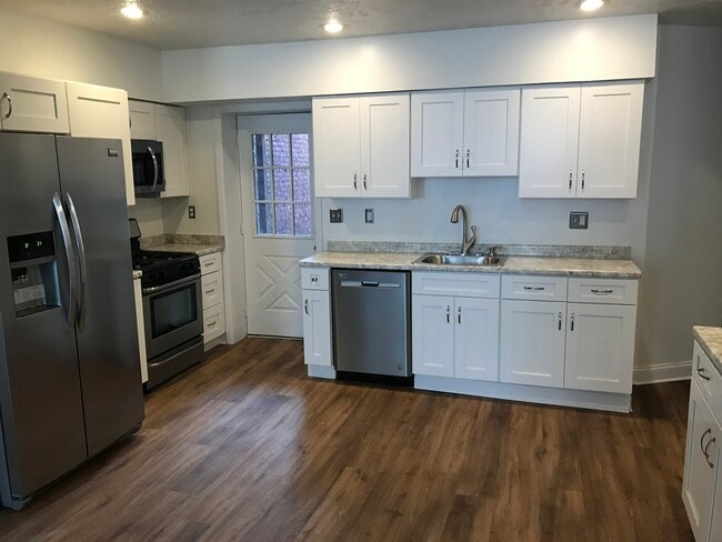 Building Photo - 2334 Sarah St Unit 1