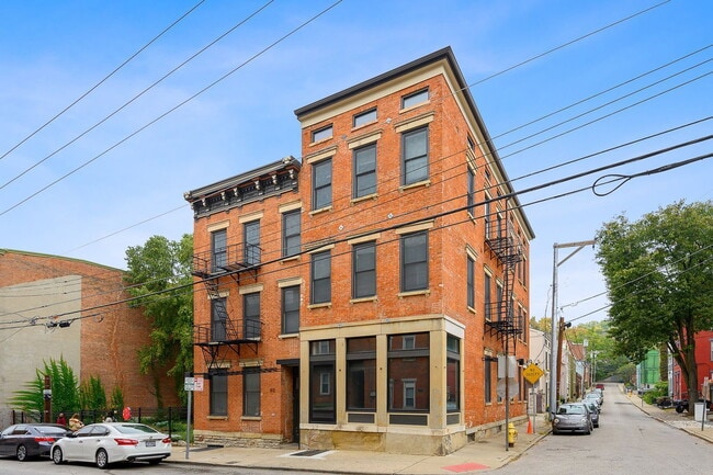 Building Photo - 412 E 13th St Unit 3