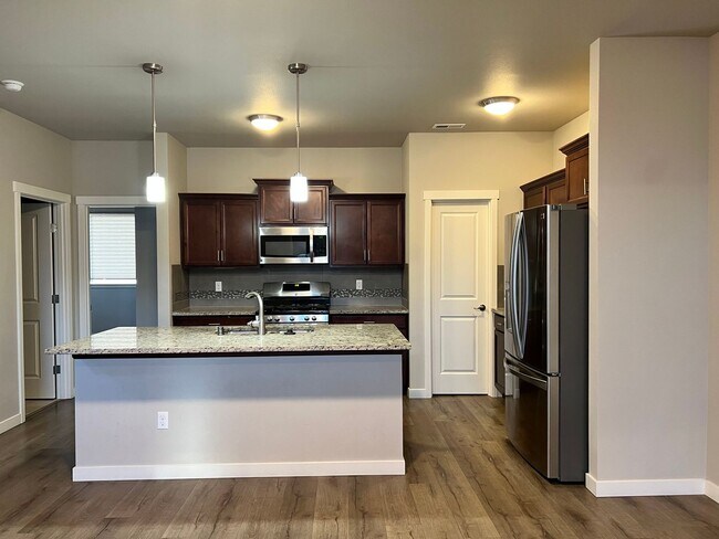 Photo - 3bed/2.5bath with Lofted Space at Harbor Crossing!