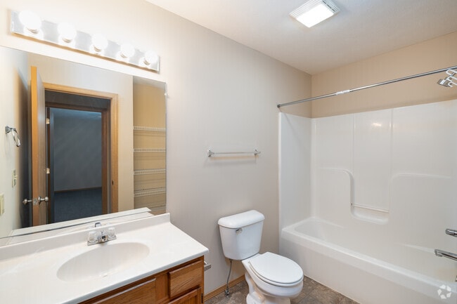 1BR, 1BA - 550SF - Bathroom