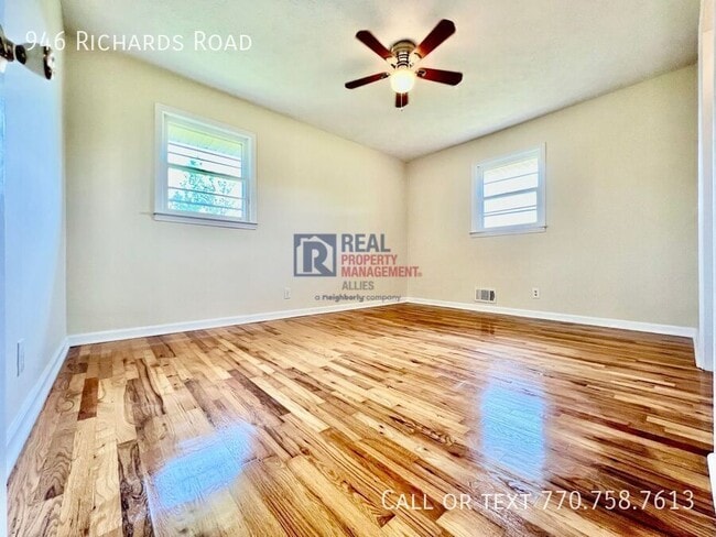 Photo - 946 Richards Rd NE