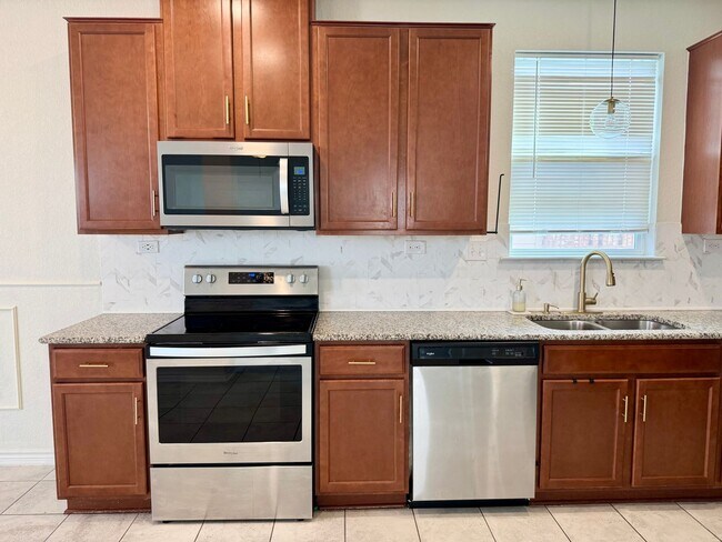 Photo - Loma Mesa 3 bedroom, 2.5 bath home ready for move-in!