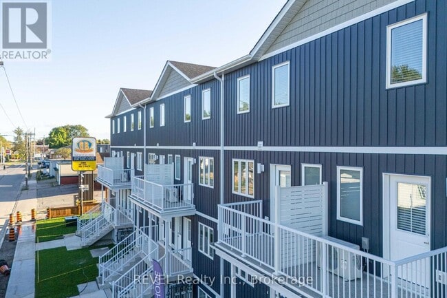 Photo - 35 Southworth St N