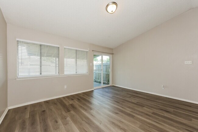 Photo - 4008 Shackelford Dr