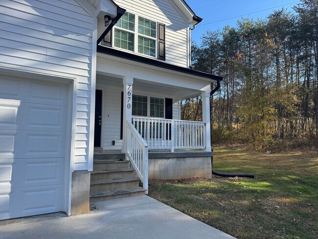 Photo - Lux Three Bedroom Townhouse in Sherrills Ford