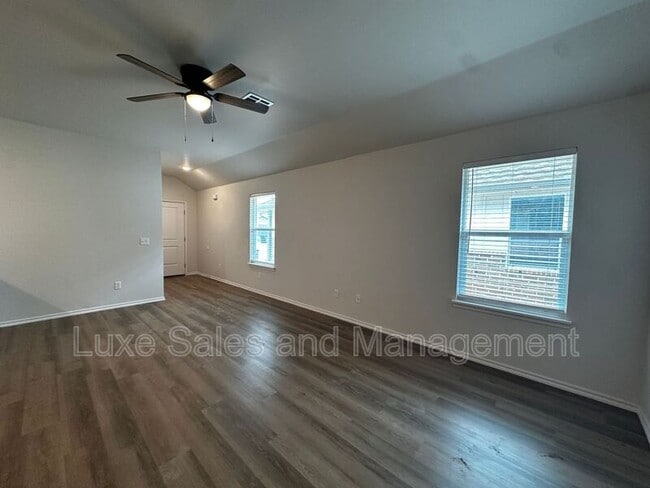 Photo - 3715 Franks Wy