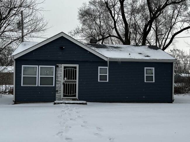 Building Photo - Section 8 Ready Home