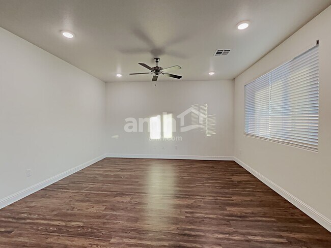 Photo - 711 Terrain Star Ave