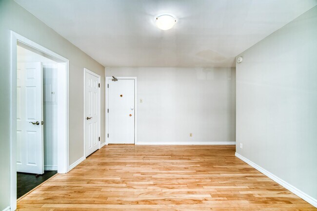 Photo - 1112-1112 Tower Rd Unit 13