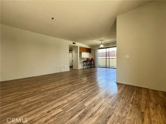 Building Photo - 987 E Del Mar Blvd Unit 9