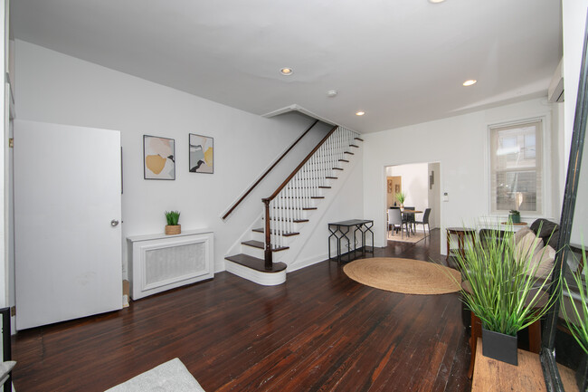 Photo - 2452 E Lehigh Ave Casa