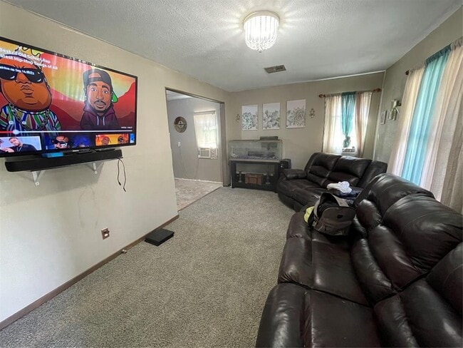 Building Photo - 3128 SW 27th St