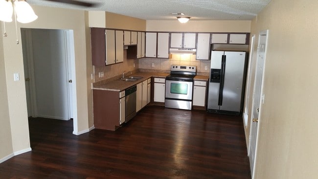 400 Rosewood - 400 Rosewood Apartments