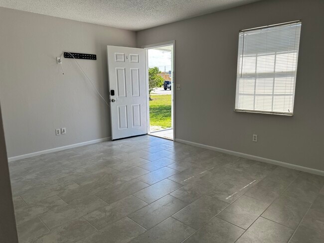 Photo - 280 Sunset Dr