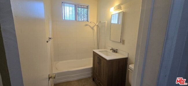 Photo - 2458 Normandie Ave Unit 3