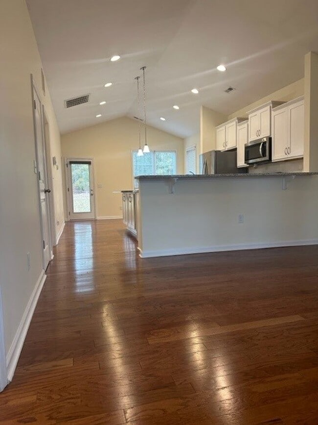 Photo - 3 Bed/2 Bath Open Floor Plan!