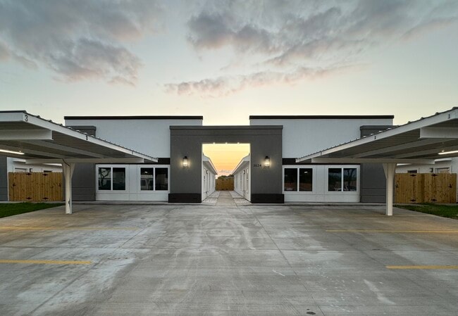 Building Photo - 3524 S Dominque Dr Unit 3