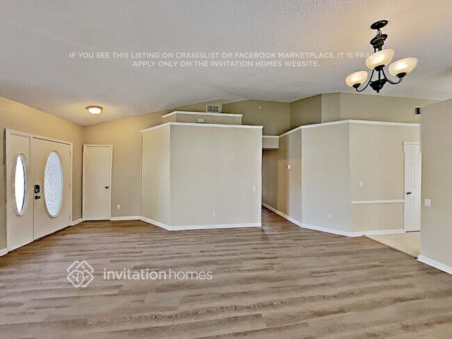 Photo - 896 Garden Glen Loop