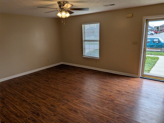 Photo - 913 Weeping Willow Dr Unit Four