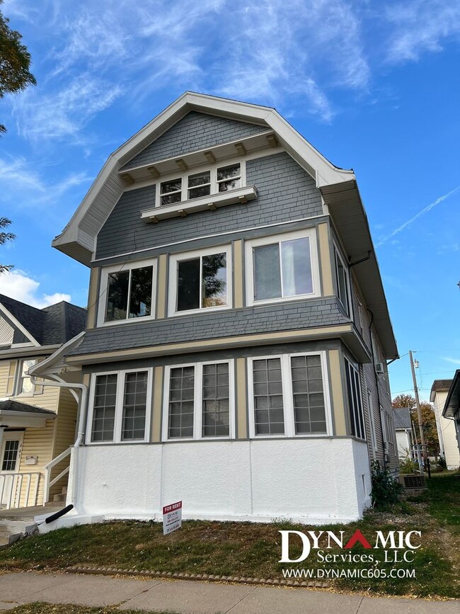 Building Photo - 641 S Dakota Ave Unit Apt. 3