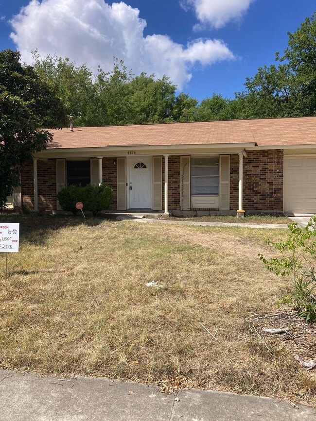 Building Photo - ZERO APPLICATION FEE FOR THIS 4BR/2BA NORTHEAST HOME
