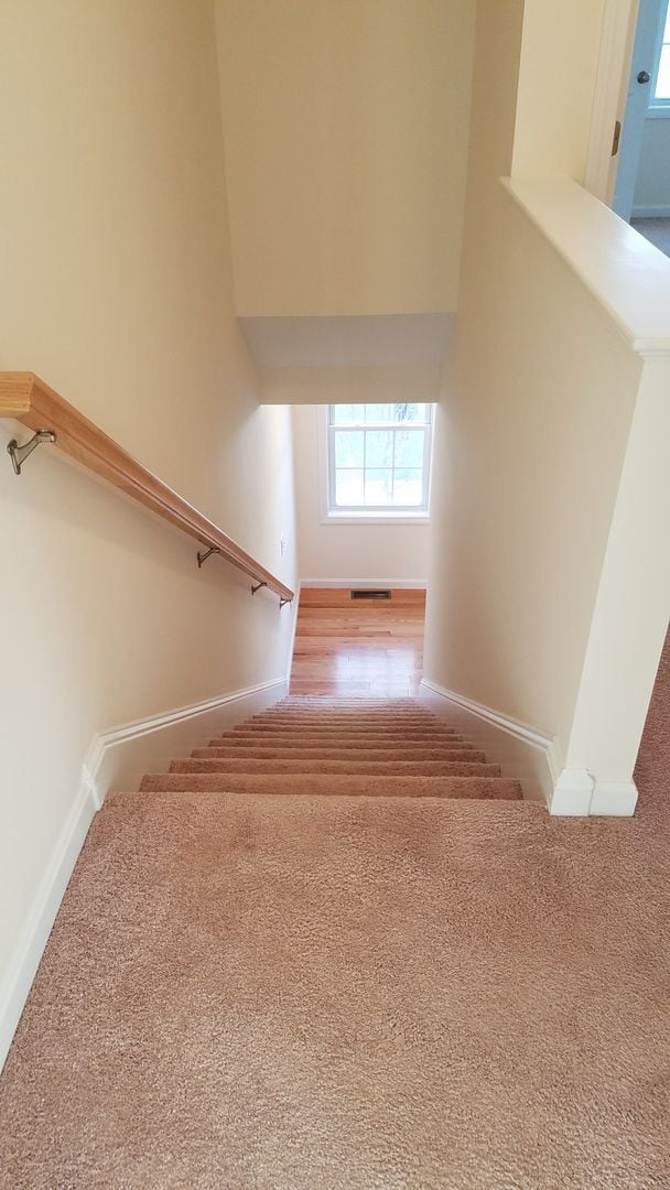 Building Photo - 2 Bedroom 1 1/2 Bath Condo