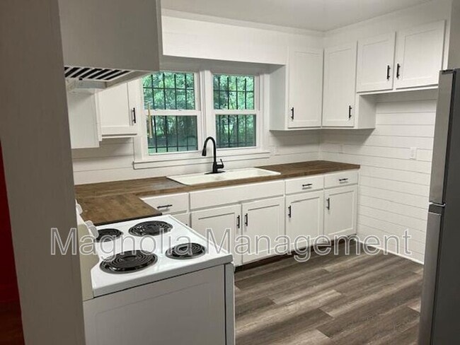 Photo - 437 Norvell St