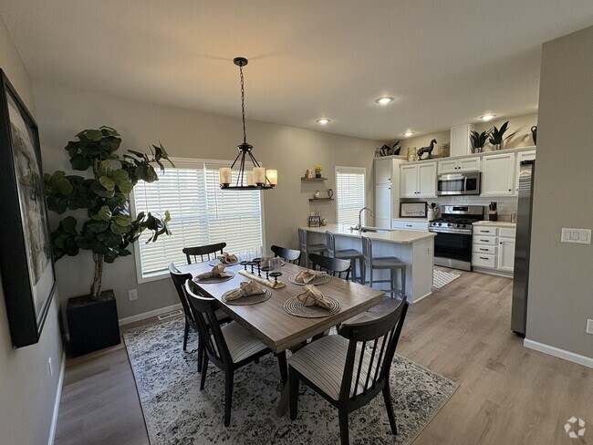 Furnished Tayber - Dining and Kitchen - Residences at Oak View Rental