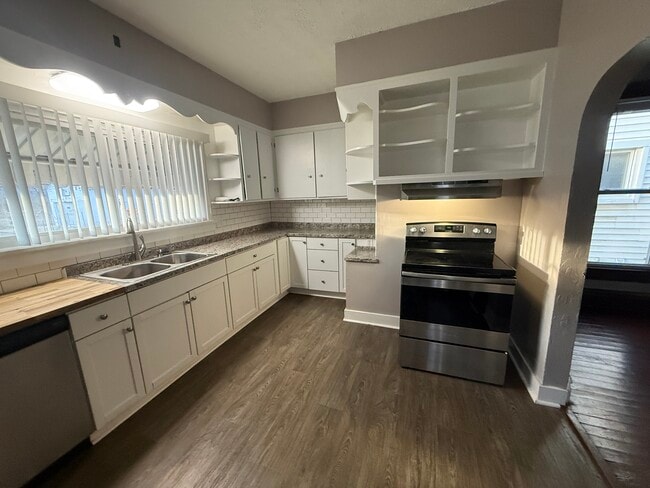 Photo - 429 Maple Ave