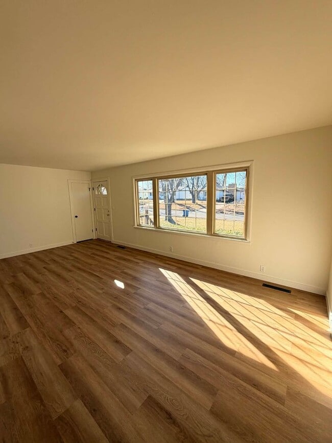 Photo - CUTE 3 BEDROOM / 2 BATHROOM HOUSE WITH FENCED IN YARD IN JOPLIN MO!!!