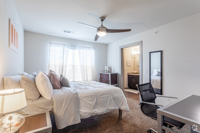 4BR, 4BA - 1696 SF