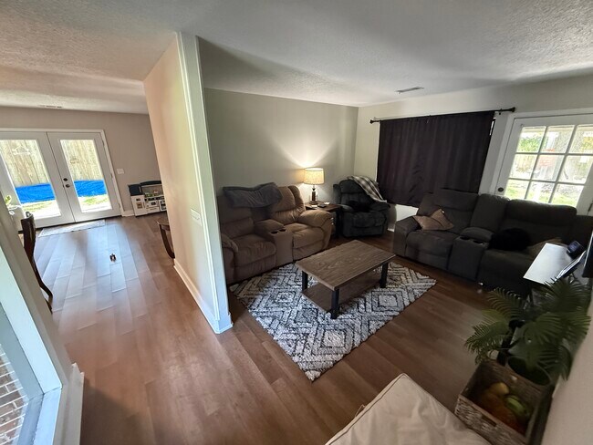 Photo - 117 Crossbrook Dr