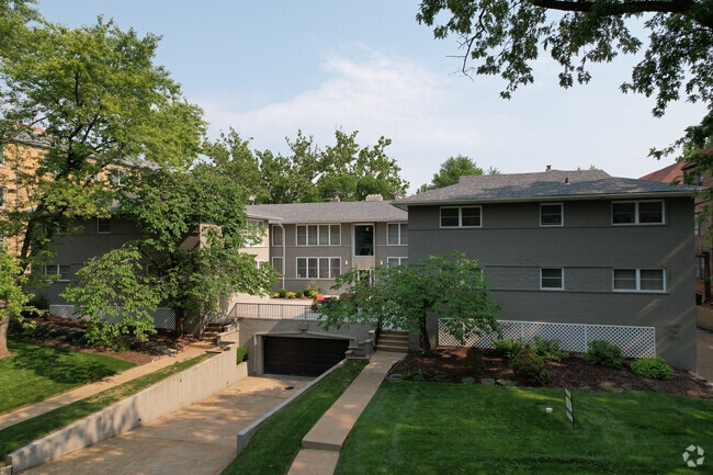 Photo - Cromwell Apartments