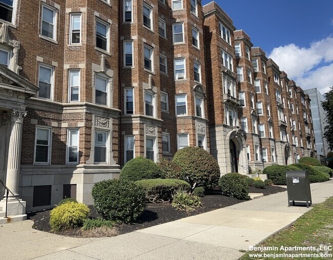 Building Photo - 1162 Boylston St Unit 12 Rental
