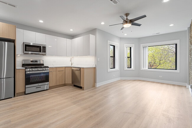 Photo - 1558 W Juneway Terrace Unit 2M