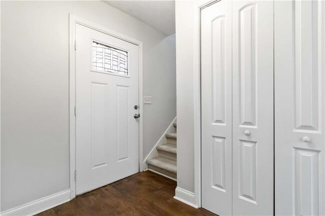 Photo - 888 Chartley Dr SW