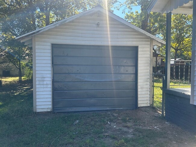 Photo - 816 W 42nd St