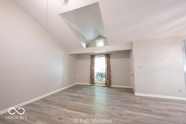 Photo - 120 E King St