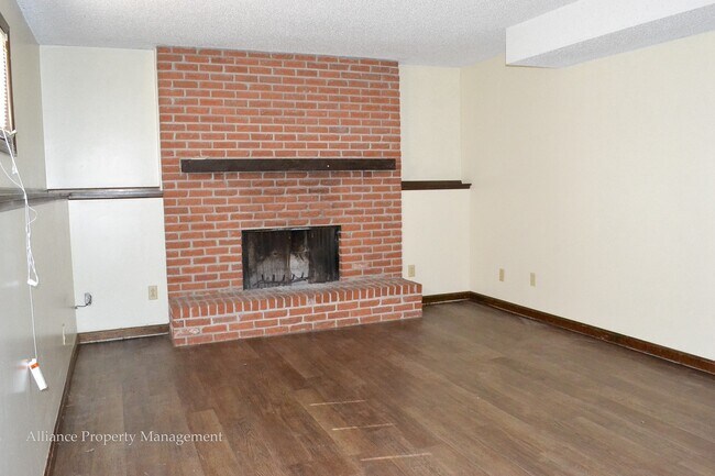 Photo - 2025 Shirley Ln Unidad 2027