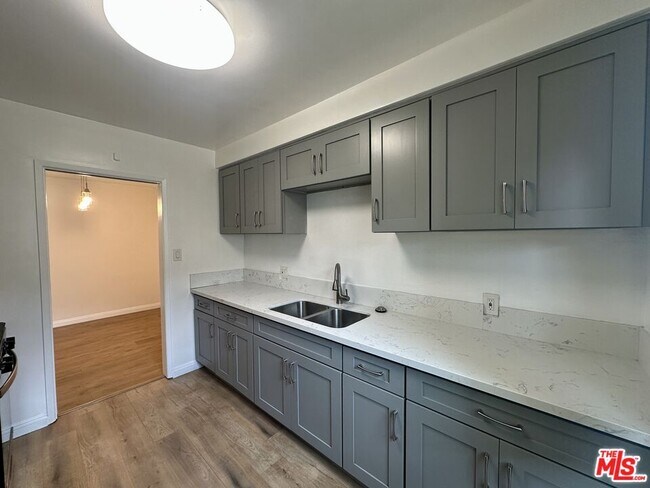 Photo - 1114 S Sherbourne Dr Unit 6