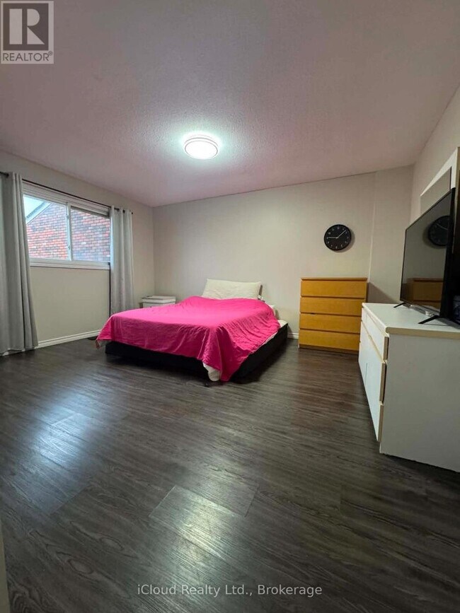 Photo - 100 Brownleigh Ave